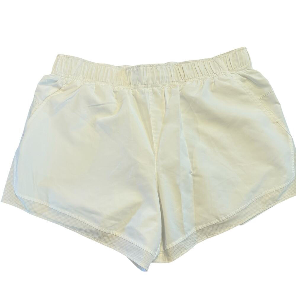 Athletic Women’s white athletic shorts with pockets, Size extra large